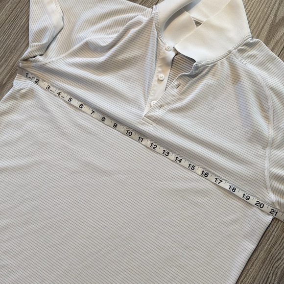 Men's Lululemon Golf Shirt - Picture 6 of 6